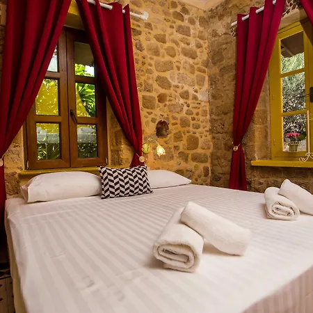 Attiki לינה וארוחת בוקר